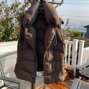 Large Elie Tahari chocolate brown puffer vest